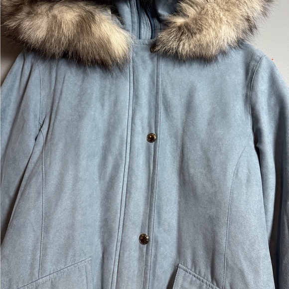 Blue and White Puffer Jacket with Contemporary Style - Picture 5 of 11